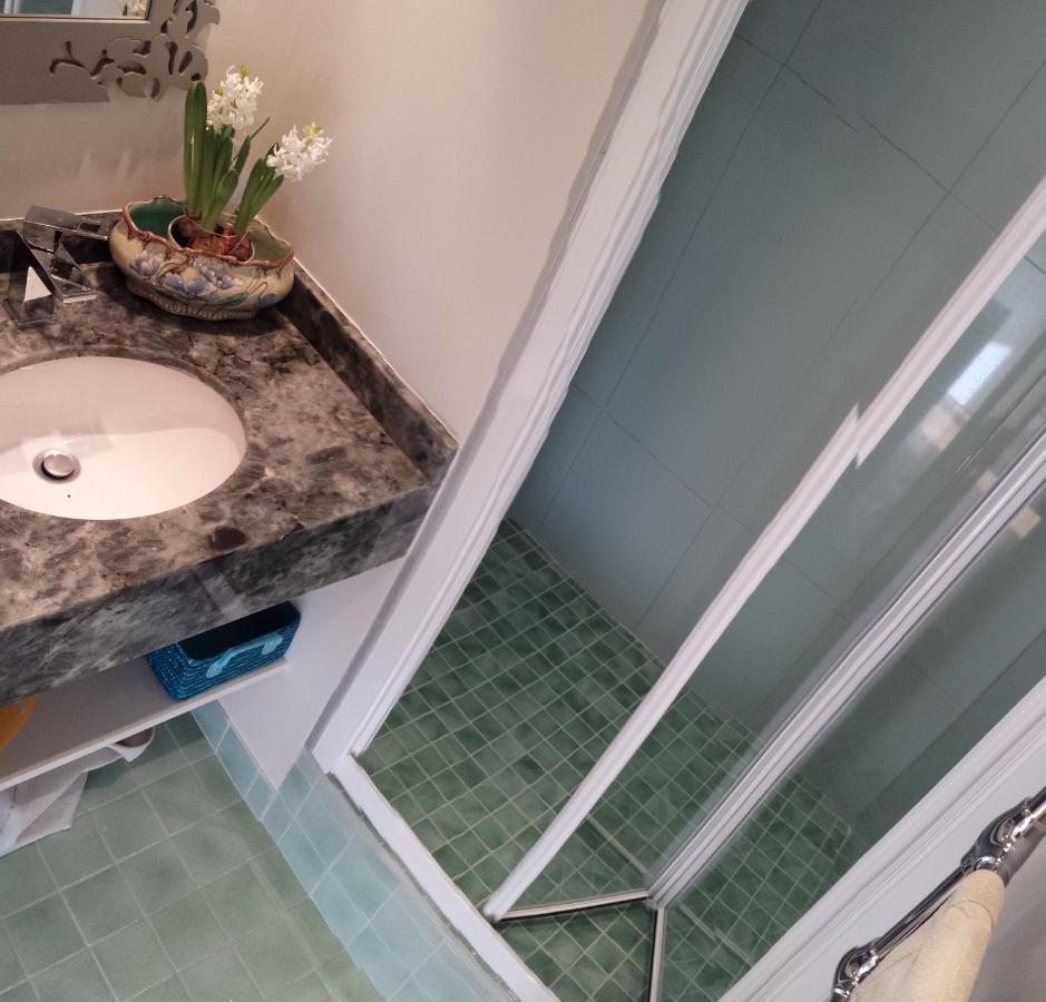 Emmanuel & Beatrice Bed & Breakfast Paris Bagian luar foto